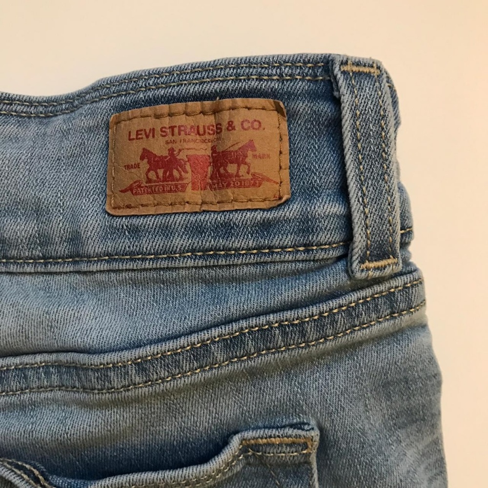 LEVI'S SHORT JEANS